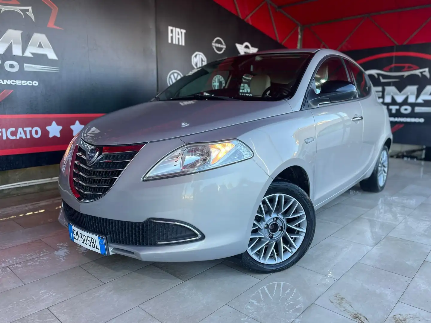 Lancia Ypsilon 1.2 69 CV 5 porte Platinum Grigio - 2