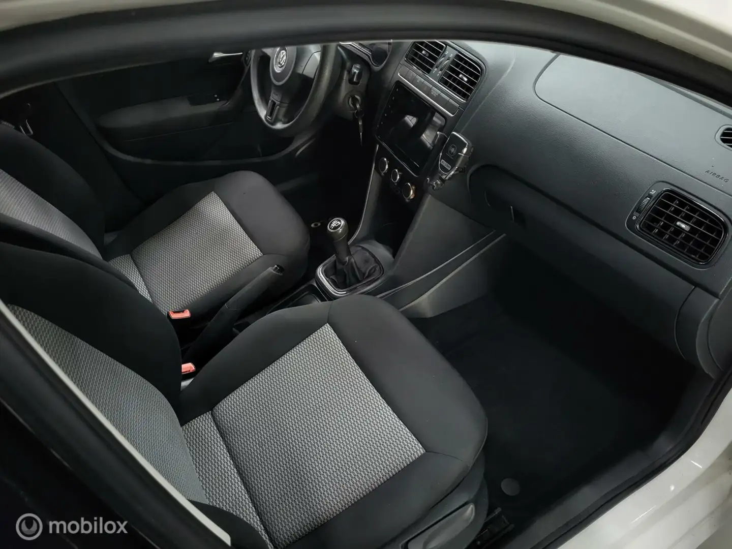 Volkswagen Polo 1.2 Nieuwe apk/Airco/Carplay/Camera/Rijklaar Wit - 2