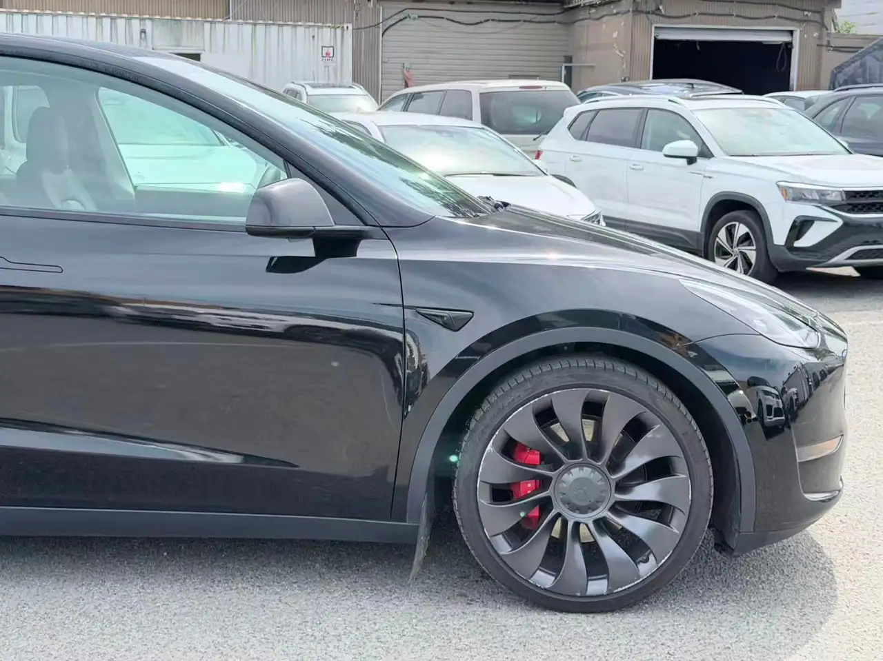Tesla Model Y photo Tesla Model Y