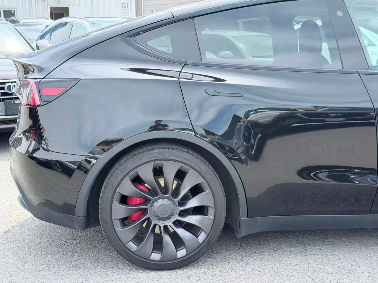 Tesla Model Y photo Tesla Model Y