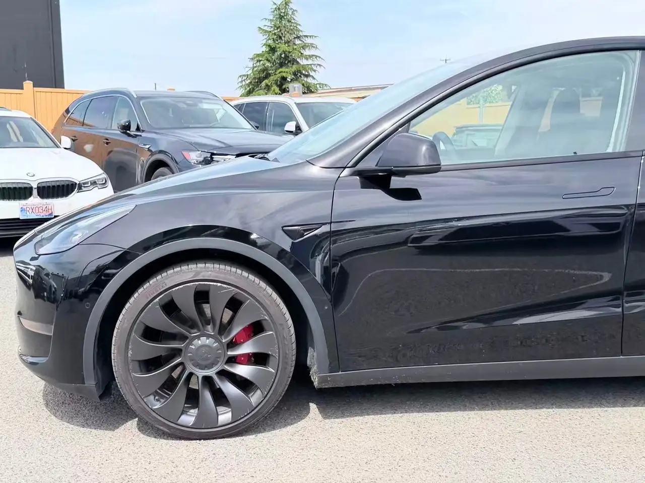 Tesla Model Y photo Tesla Model Y