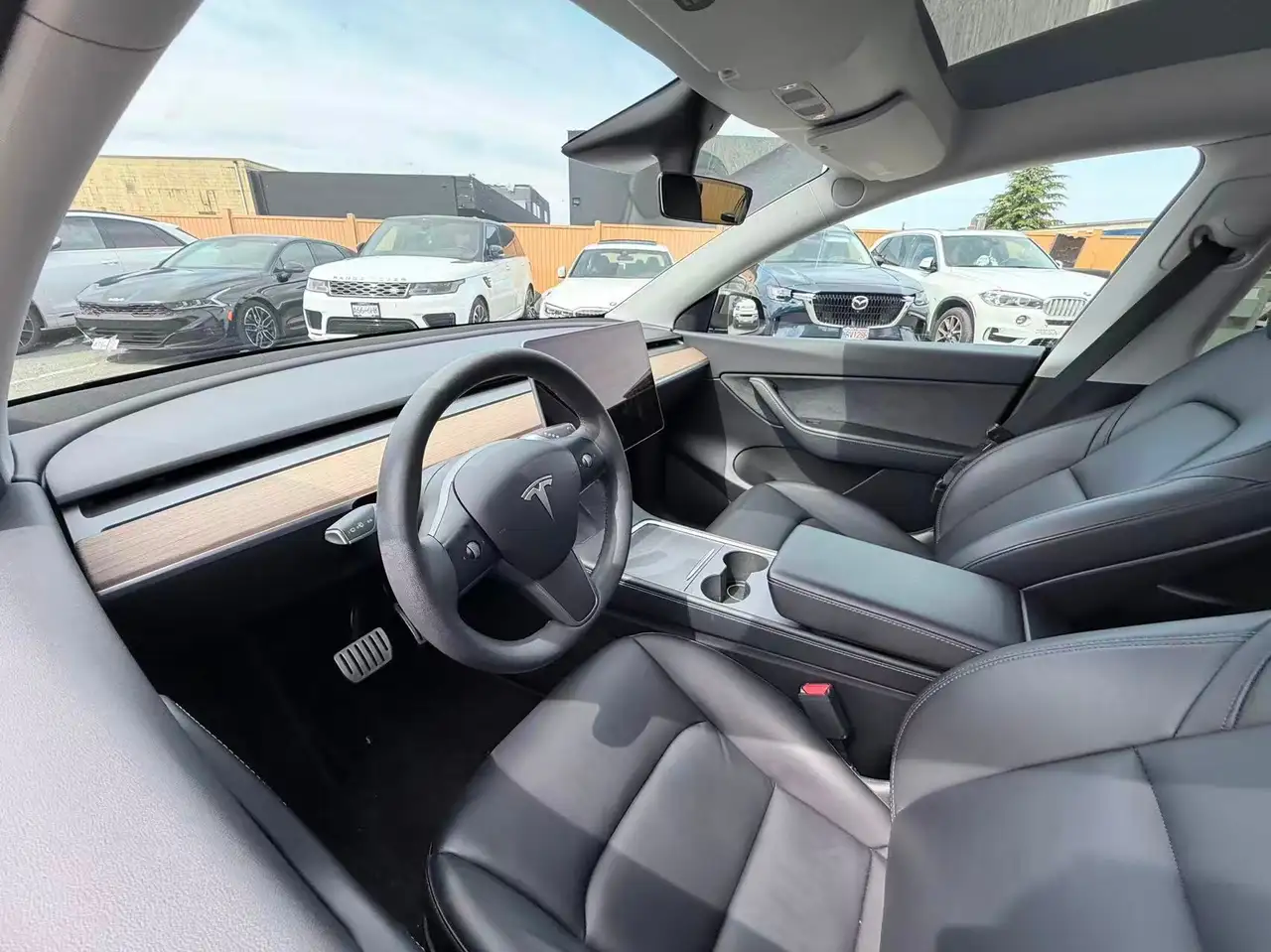 Tesla Model Y photo Tesla Model Y
