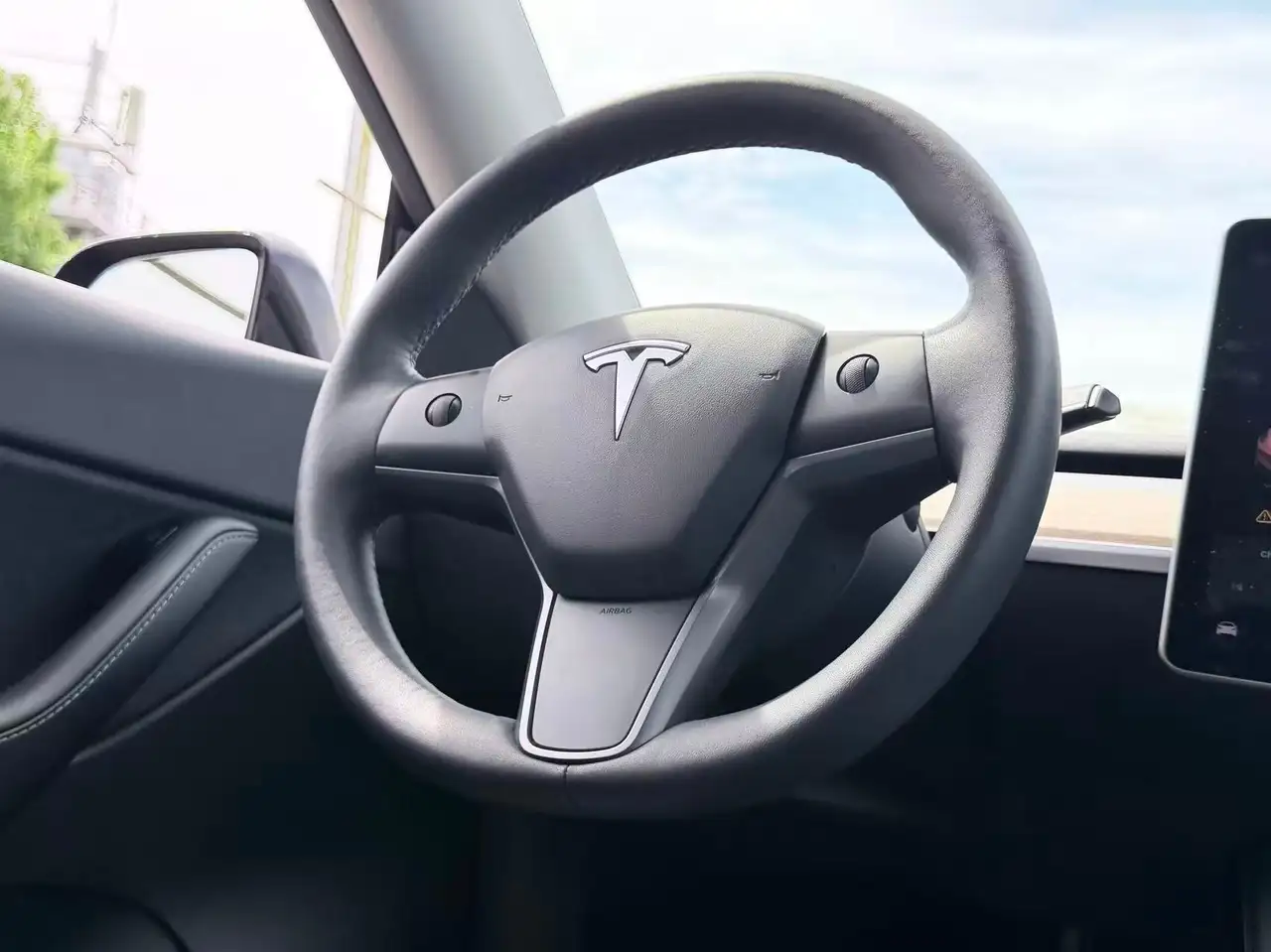 Tesla Model Y photo Tesla Model Y