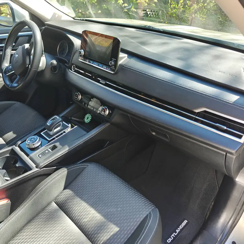 Mitsubishi Outlander снимка Mitsubishi Outlander