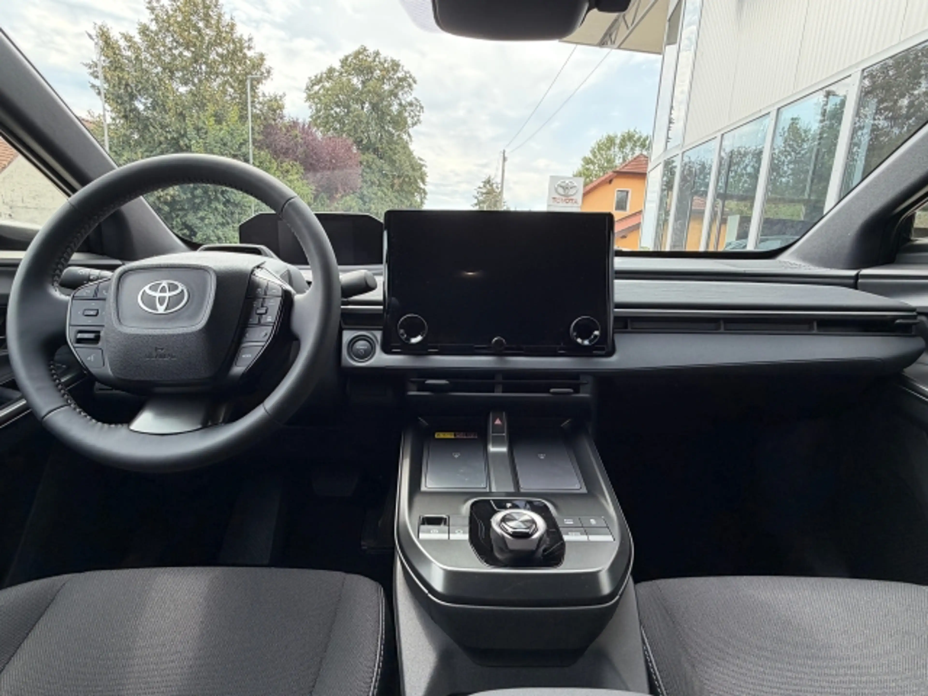 Toyota C-HR+ C-HR+ 4x2 Teamplayer — photo 13
