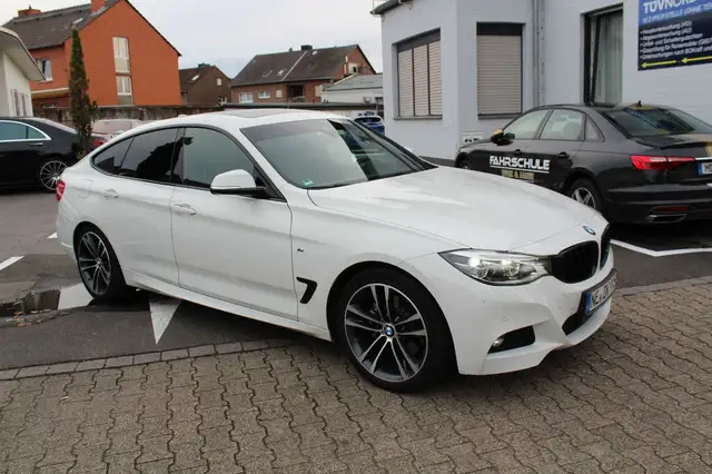 Bmw 330 d M SPORTPAKET GT+PANO+KAMERA+HUD+LEDER+H&K