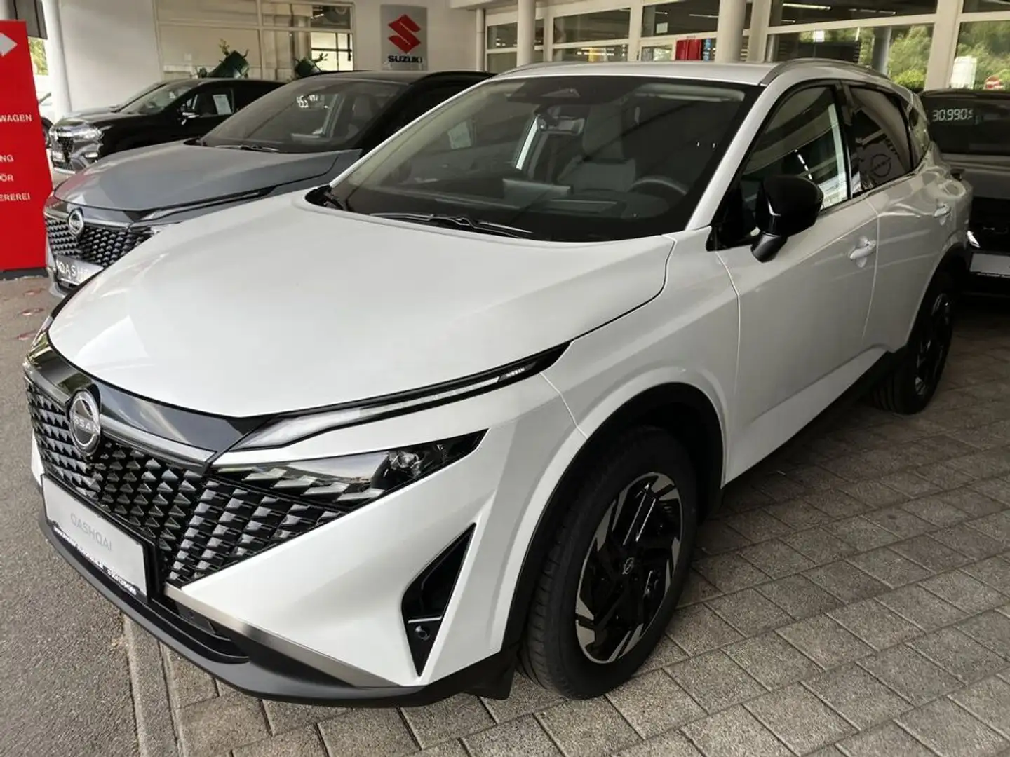 Nissan Qashqai 1,3 DIG-T MHEV 4x4 N-Connecta+ Xtronic Weiß - 1