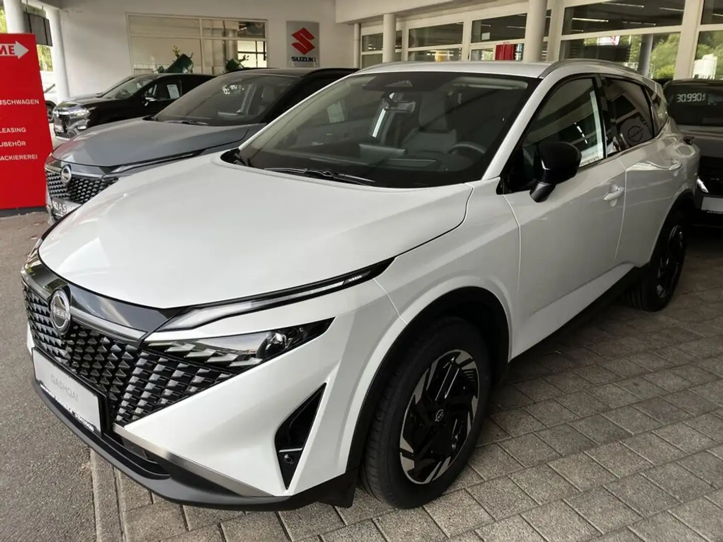 Nissan Qashqai 1,3 DIG-T MHEV 4x4 N-Connecta+ Xtronic Weiß - 2