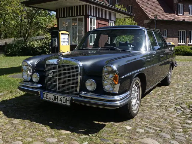 Mercedes-Benz 300 SEL 3.5 V8 (W109)