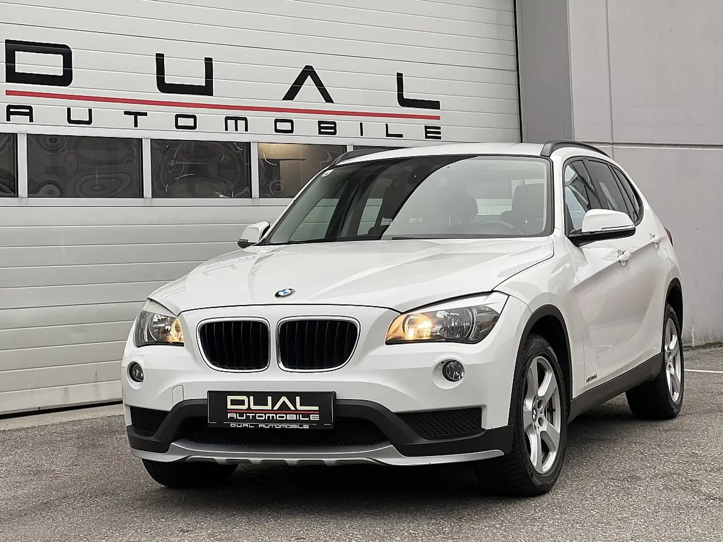 BMW X1 sDrive16d Österreich Paket Weiß - 1