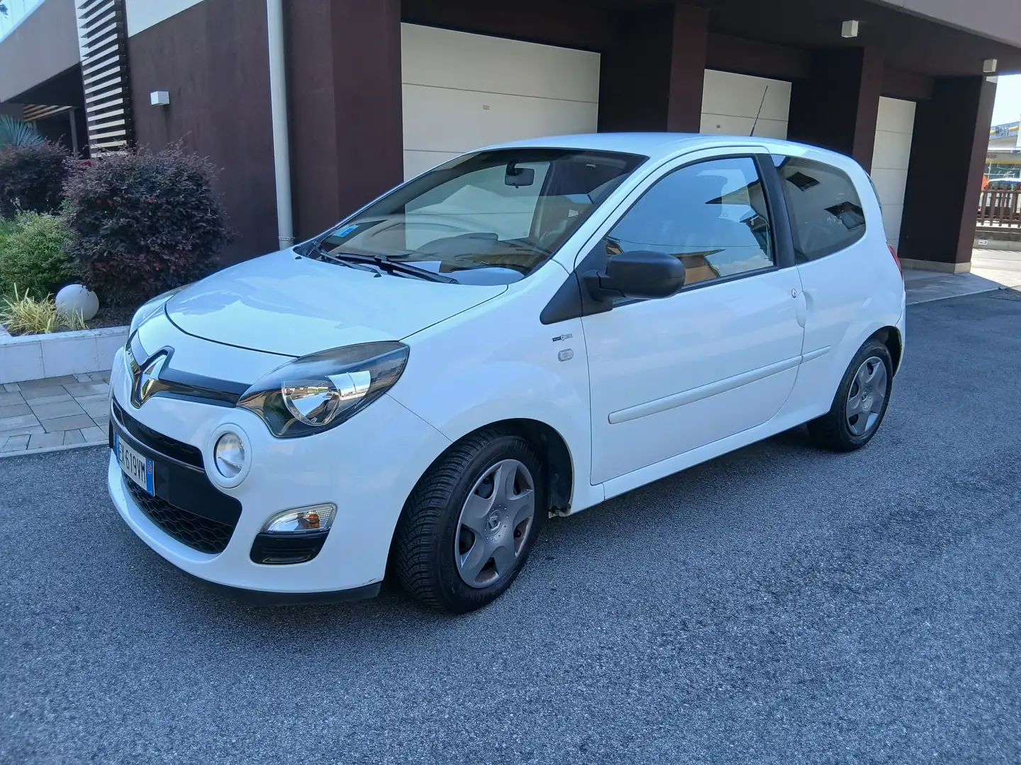 Renault Twingo 1.2 Night & day adatta per neopatentati a €158 Bianco - 1