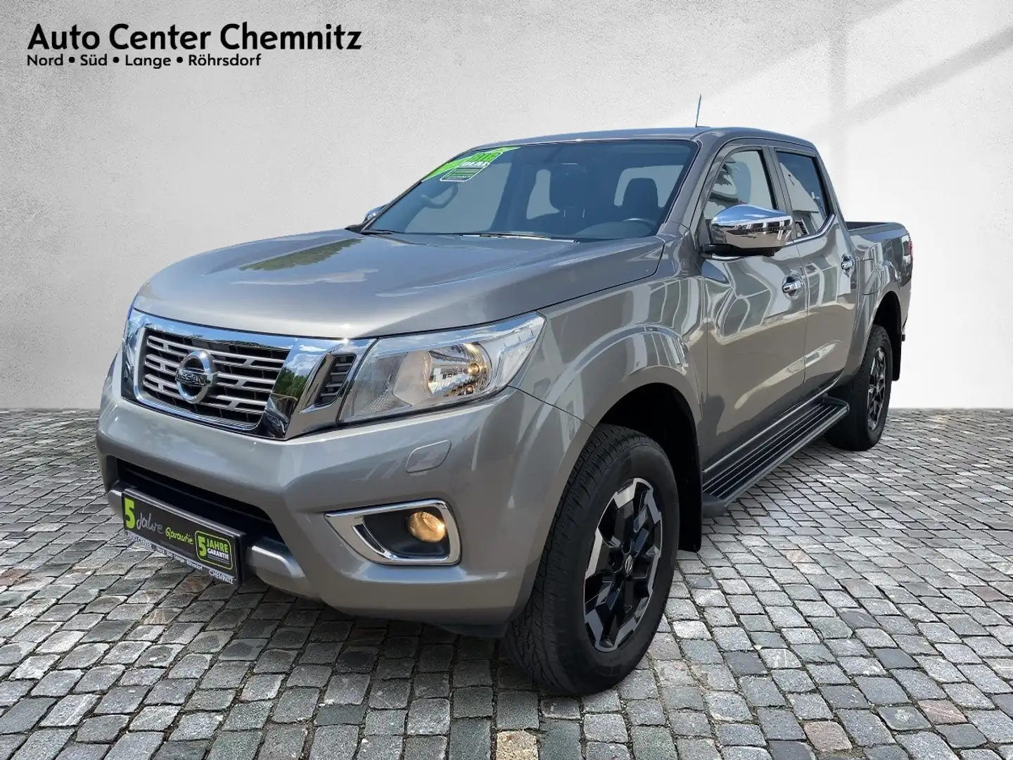 Nissan Navara NP300 4x4 2.3 dCi N-Connecta Navi/SHZ/AHZV Šedá - 2