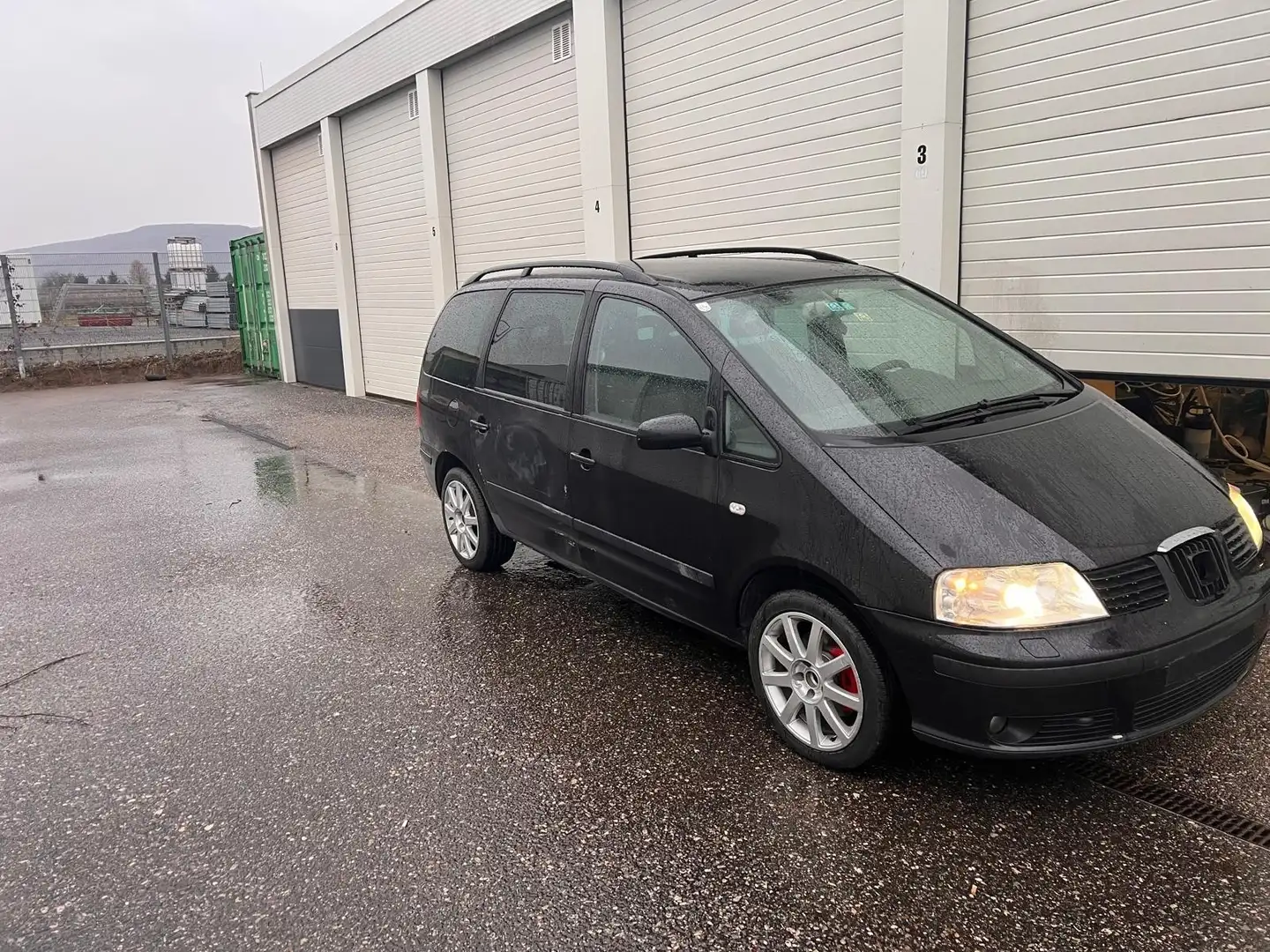 SEAT Alhambra Sport 1,9 TDI PD Tiptronic Schwarz - 1