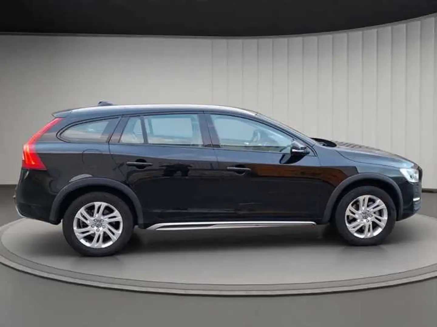 Volvo V60 Cross Country D3 Momentum Aut. Negro - 2