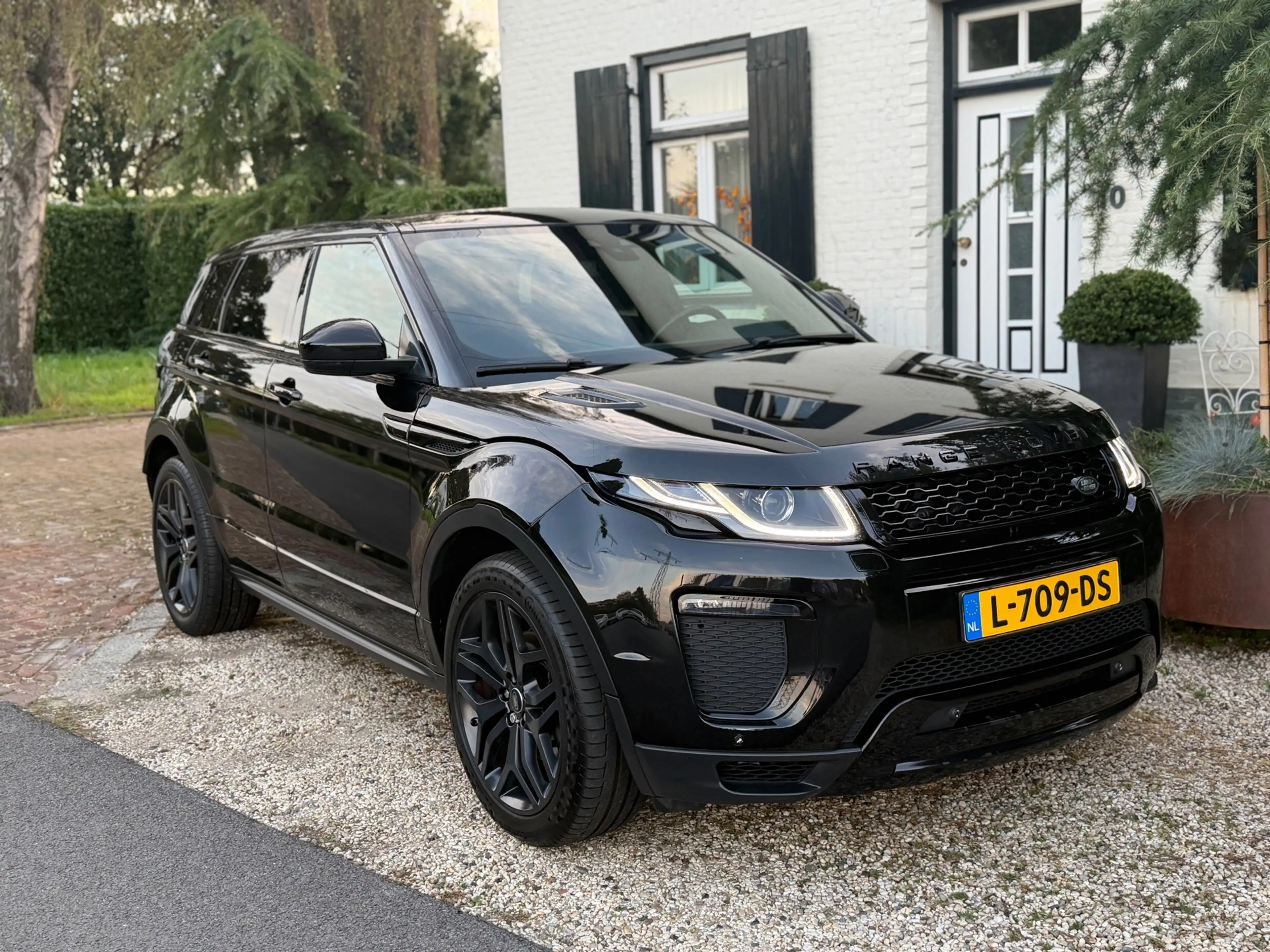 Land Rover Range Rover Evoque 2.0 TD4 Autobiography — photo 9