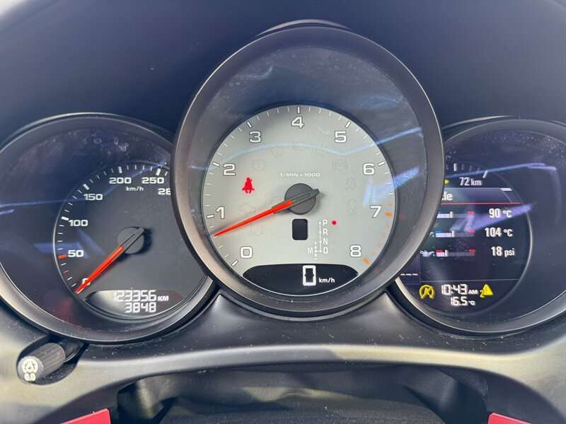 2016 Porsche Macan S thumb 10