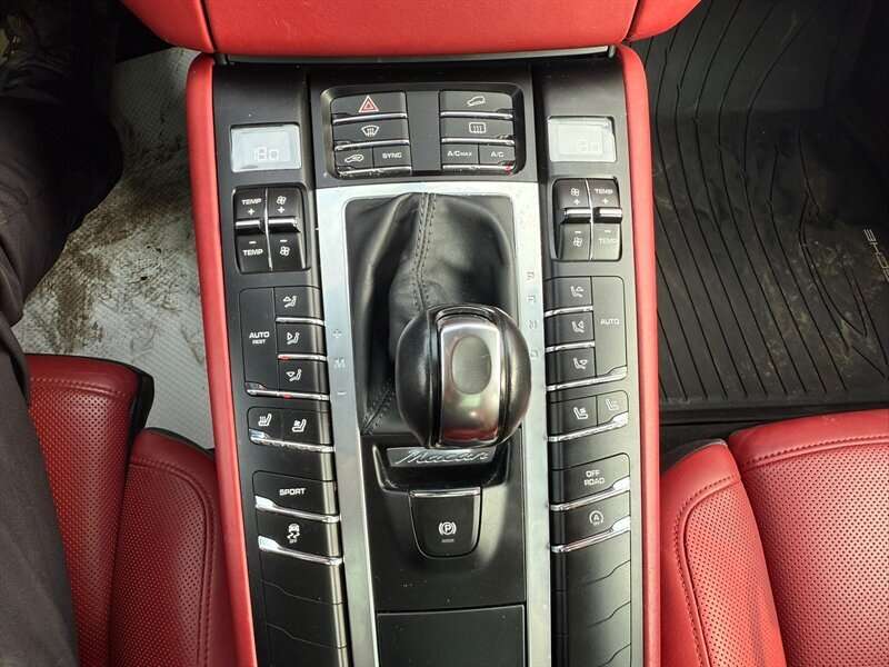 2016 Porsche Macan S thumb 12
