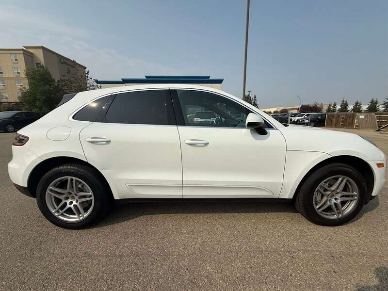 2016 Porsche Macan S thumb 8