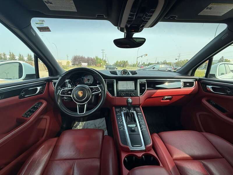 2016 Porsche Macan S thumb 13