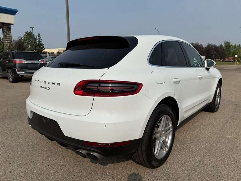 2016 Porsche Macan S thumb 7