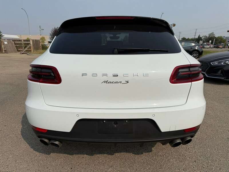 2016 Porsche Macan S thumb 6