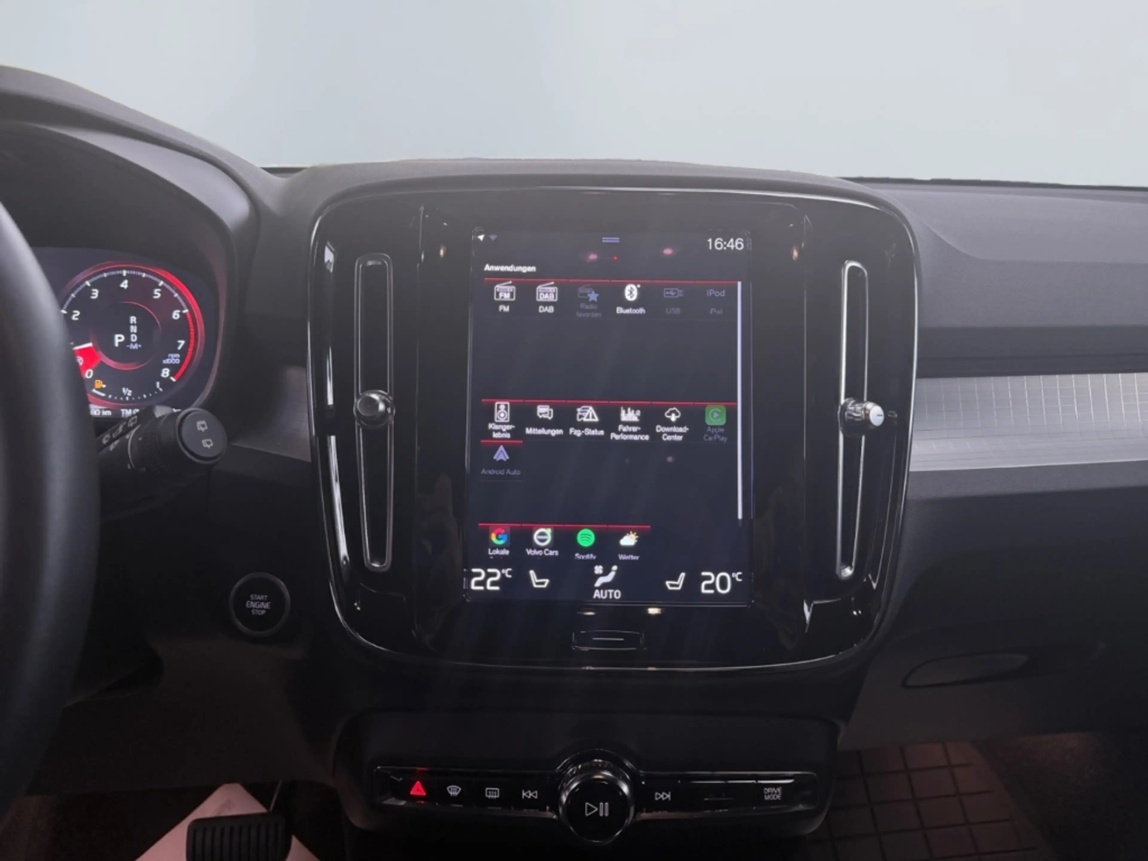 Volvo XC40 T2 Plus Dark *AUTOMATIK*NAVI*EL.SITZE*SHZ*KAMERA*P — photo 15