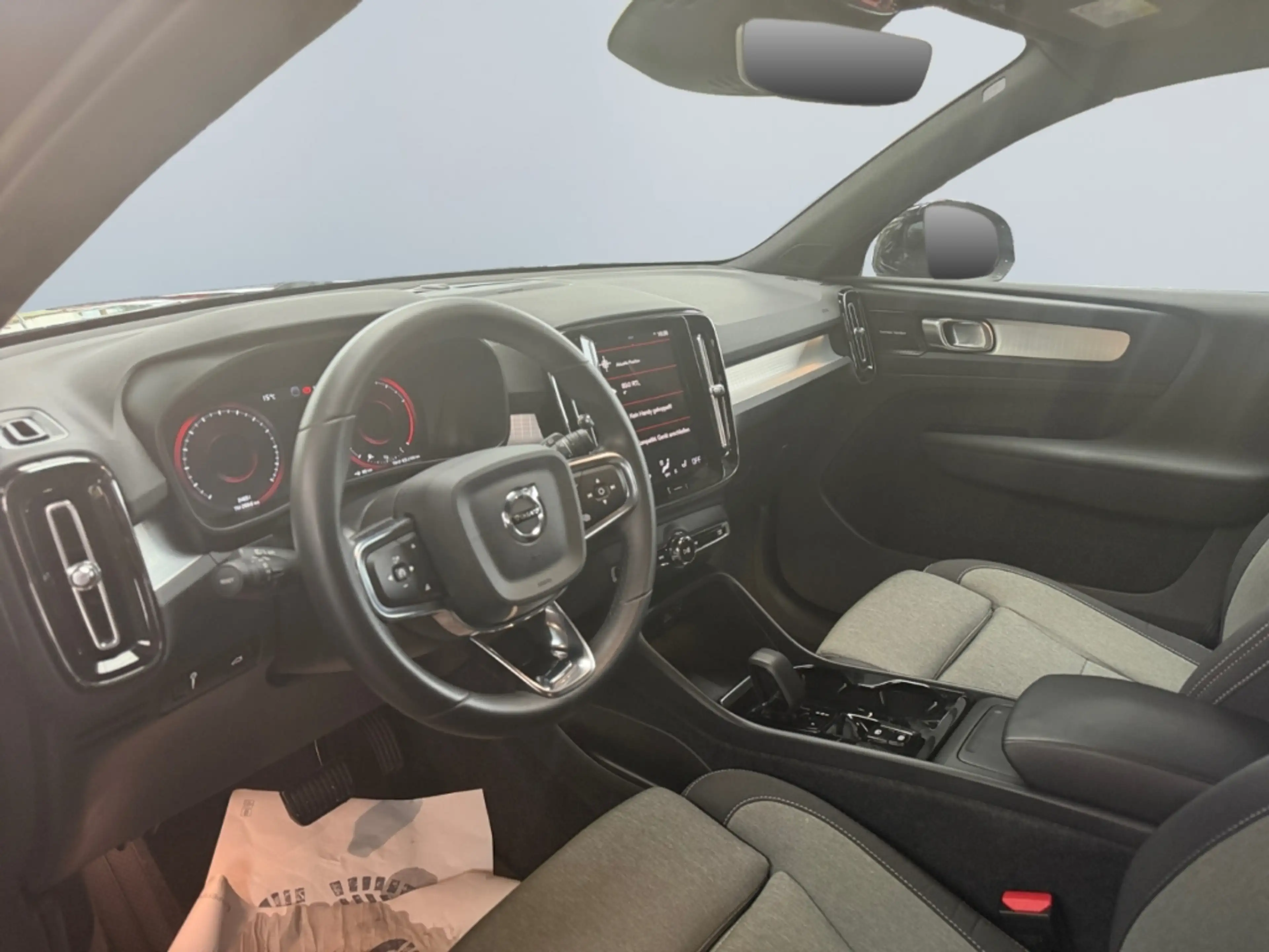 Volvo XC40 T2 Plus Dark *AUTOMATIK*NAVI*EL.SITZE*SHZ*KAMERA*P — photo 9