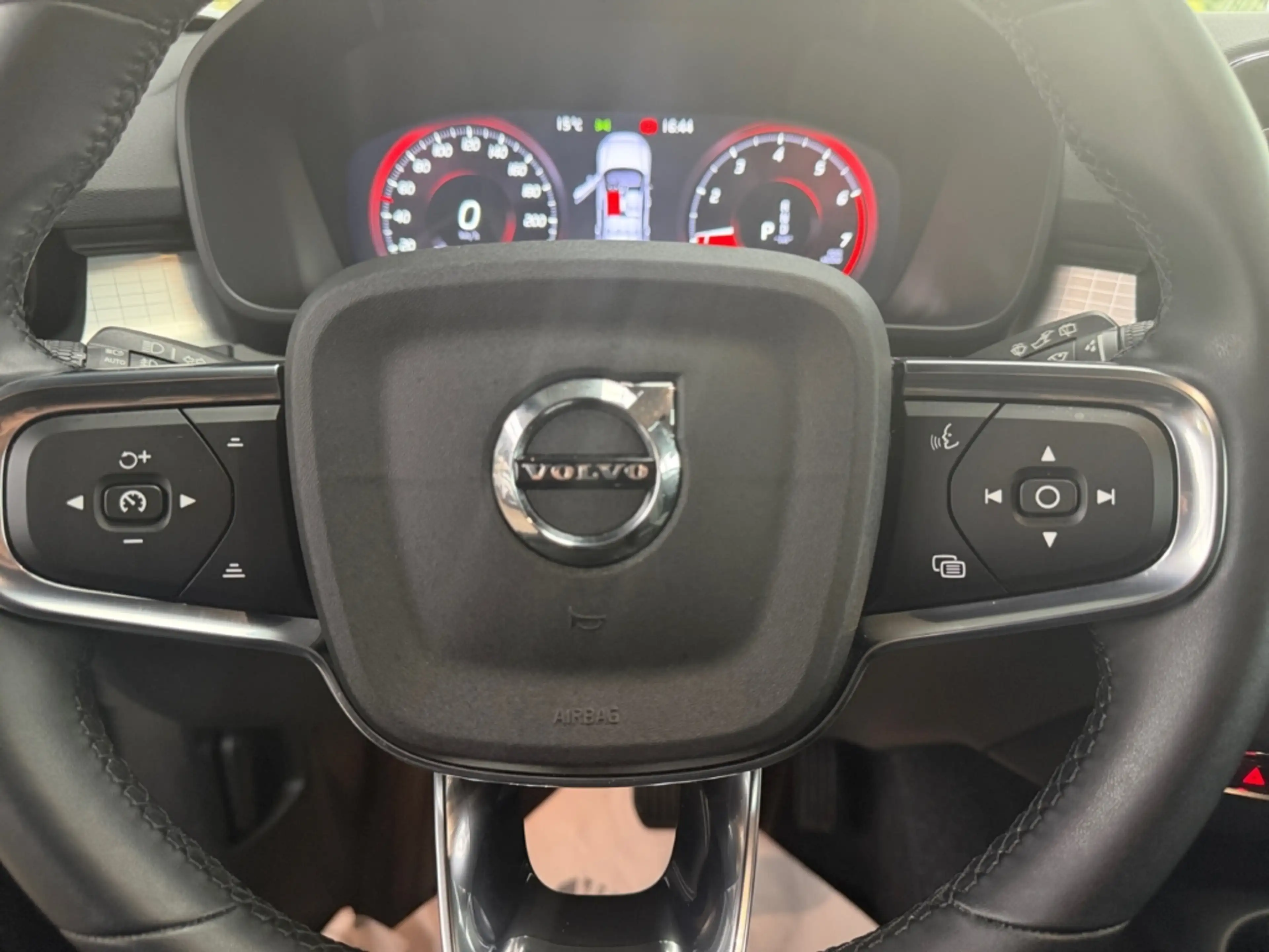 Volvo XC40 T2 Plus Dark *AUTOMATIK*NAVI*EL.SITZE*SHZ*KAMERA*P — photo 13