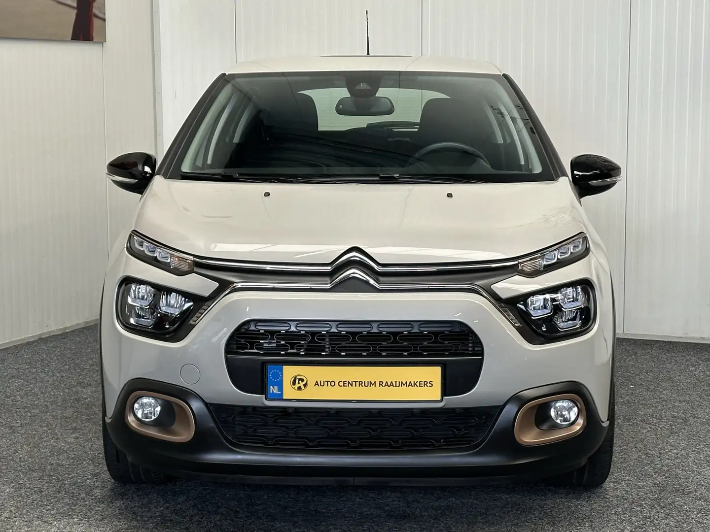 Citroen C3 1.2 PURETECH C-Series 5 deurs NAVIGATIE APPLE CAR Beige - 2