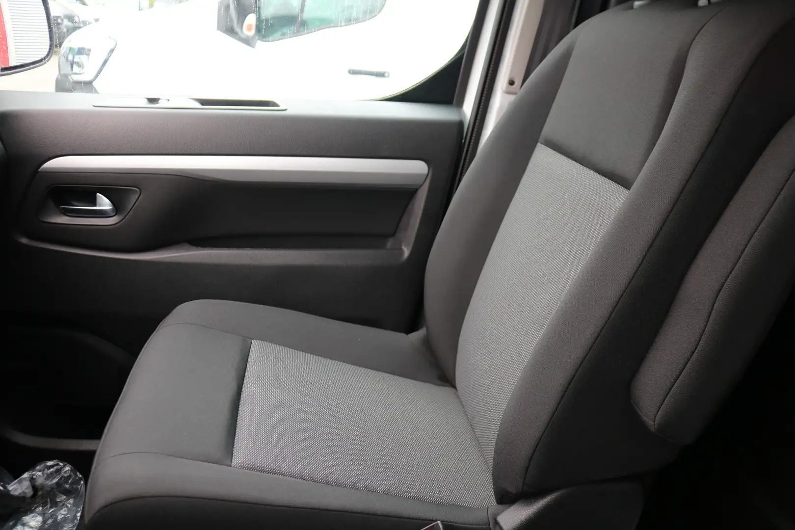 Peugeot e-Expert EV L3 75 kWh Airco Navigatie Trekhaak Wit - 2