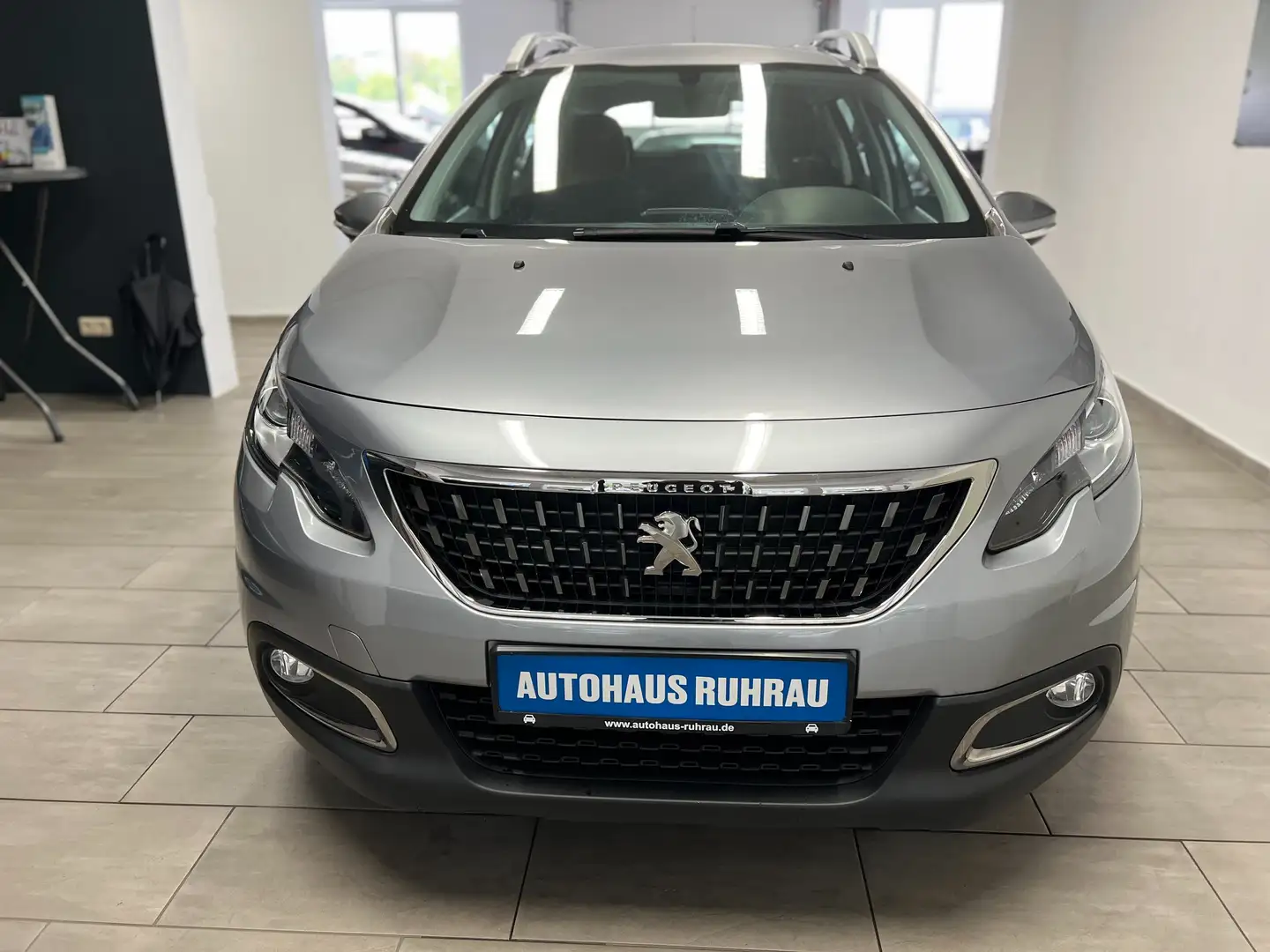 Peugeot 2008 1.5 BlueHDi S&S Active 5d Grau - 2
