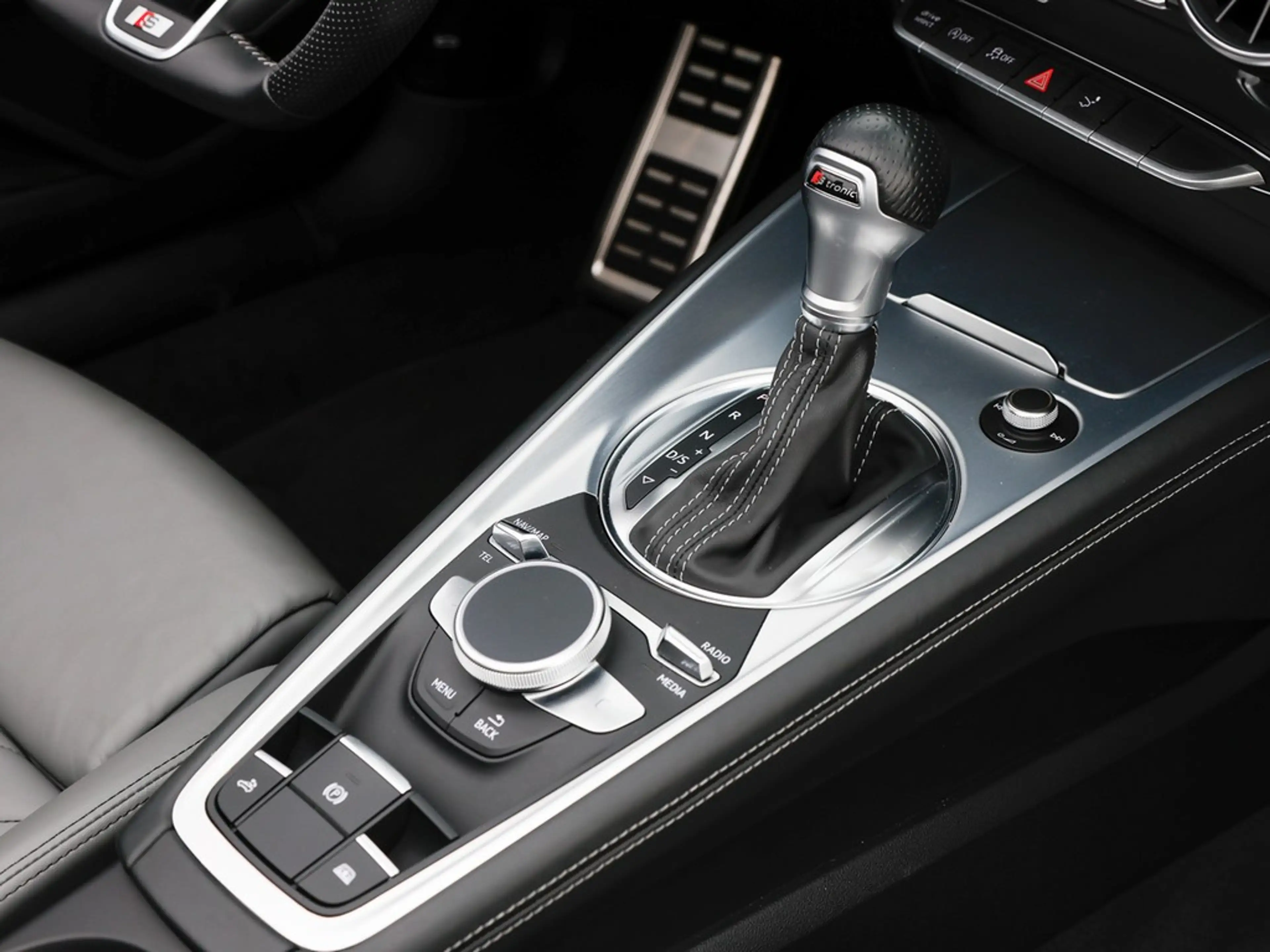 Audi TT Roadster 45 TFSI quattro S line sport + Navi — photo 13