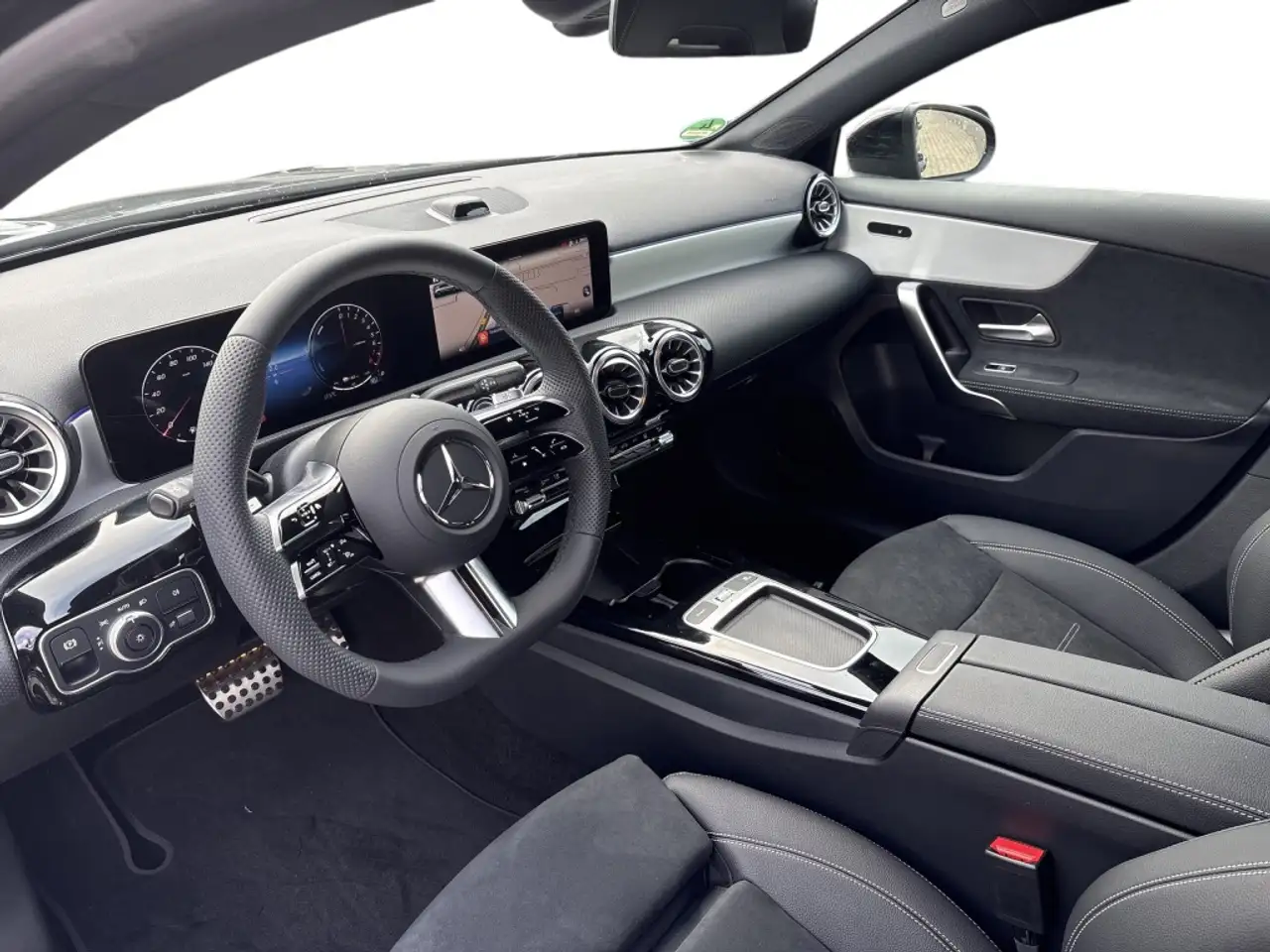 Mercedes-Benz A-Class e Special-Edition AMG Multibeam Night, миниатюра 9