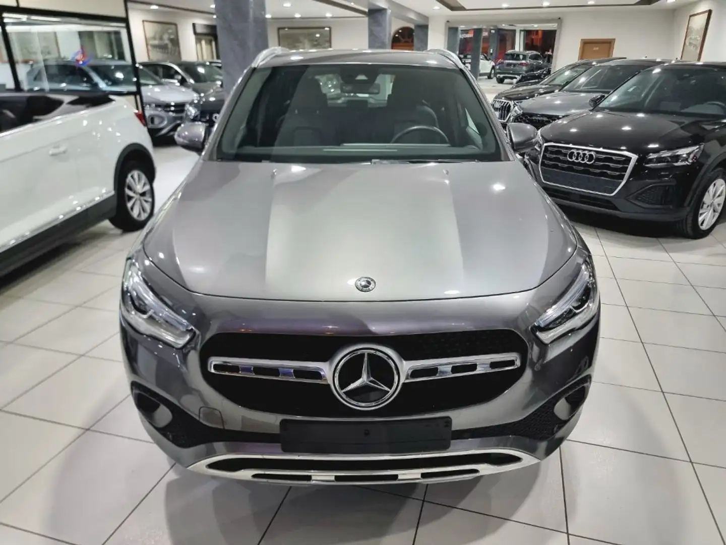 Mercedes-Benz GLA 200 d NEW Premium Pack  Automatic Navi - Pelle VENDUTA Grigio - 2