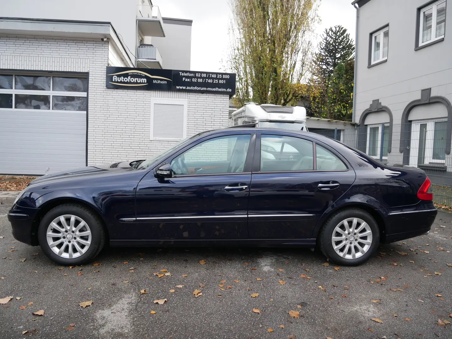 Mercedes-Benz E 280 E 280 Elegance 7G Aut. Klima Navi ESSD ALU Sitzhei Bleu - 2