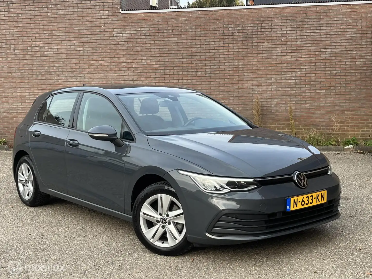 Volkswagen Golf 1.0 eTSI Life | CarPlay | Rijklaar| Automaat Grijs - 2