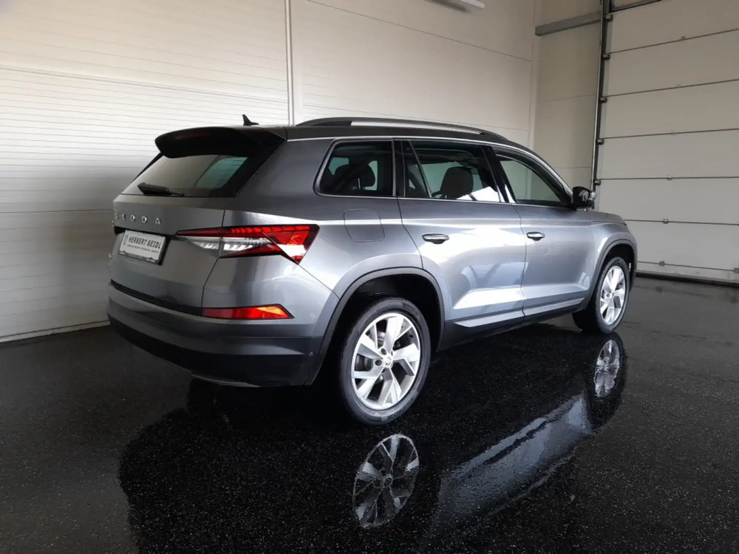 Skoda Kodiaq TOUR 2,0 TDI DSG *MATRIX-LED / 19 ZOLL / VIRTUELL / NAVI / AHV & KAMERA / ACC / E-KLAPPE* Grau - 2