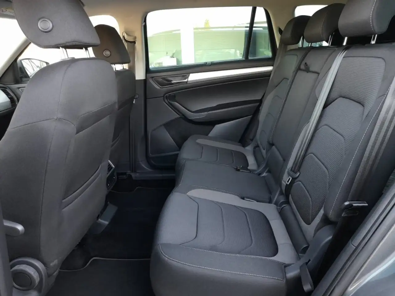 Skoda Kodiaq TOUR 2,0 TDI DSG *MATRIX-LED / 19 ZOLL / VIRTUELL / NAVI / AHV & KAMERA / ACC / E-KLAPPE* 12