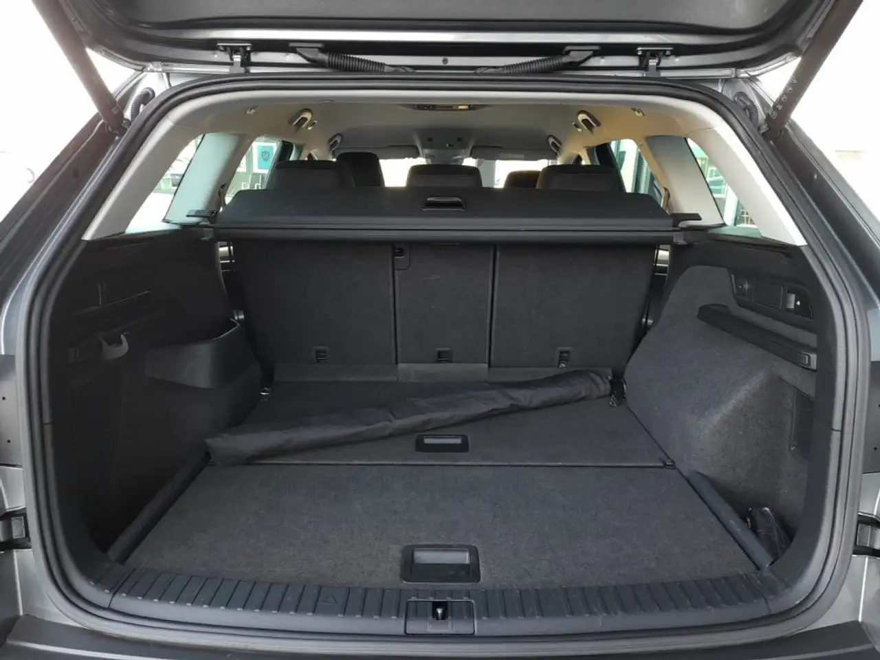 Skoda Kodiaq TOUR 2,0 TDI DSG *MATRIX-LED / 19 ZOLL / VIRTUELL / NAVI / AHV & KAMERA / ACC / E-KLAPPE* 13