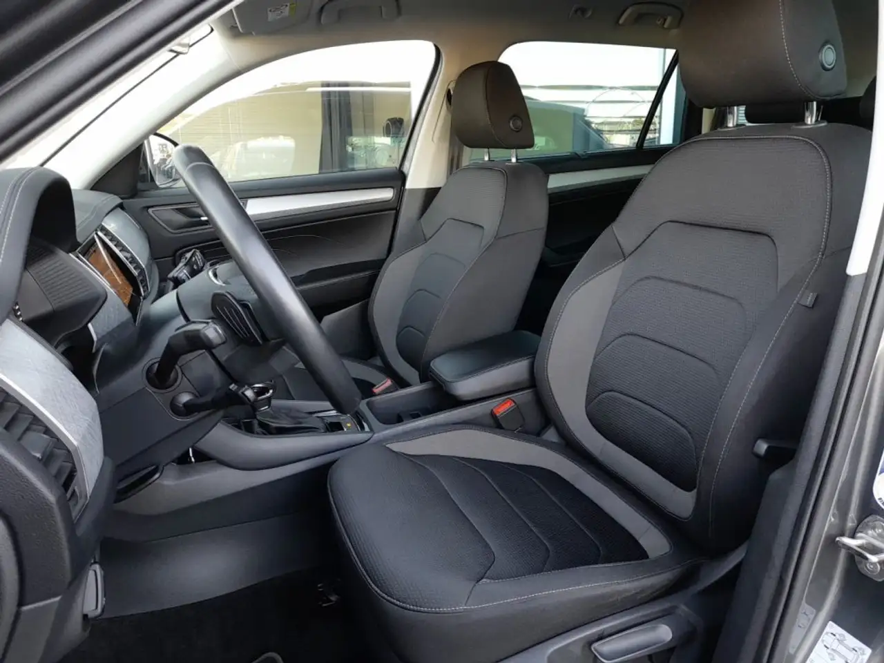 Skoda Kodiaq TOUR 2,0 TDI DSG *MATRIX-LED / 19 ZOLL / VIRTUELL / NAVI / AHV & KAMERA / ACC / E-KLAPPE* 11