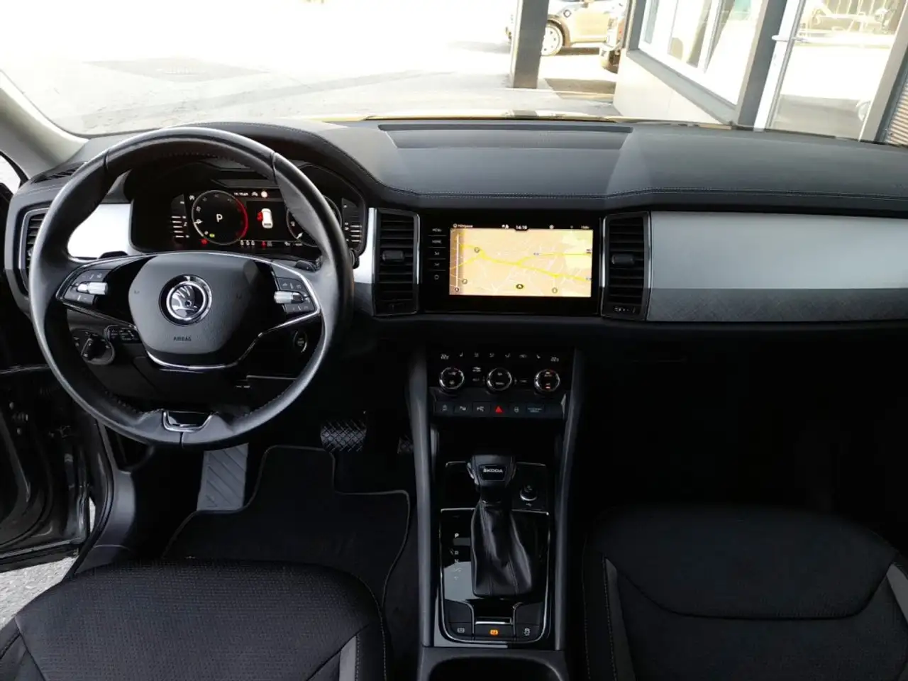Skoda Kodiaq TOUR 2,0 TDI DSG *MATRIX-LED / 19 ZOLL / VIRTUELL / NAVI / AHV & KAMERA / ACC / E-KLAPPE* 3