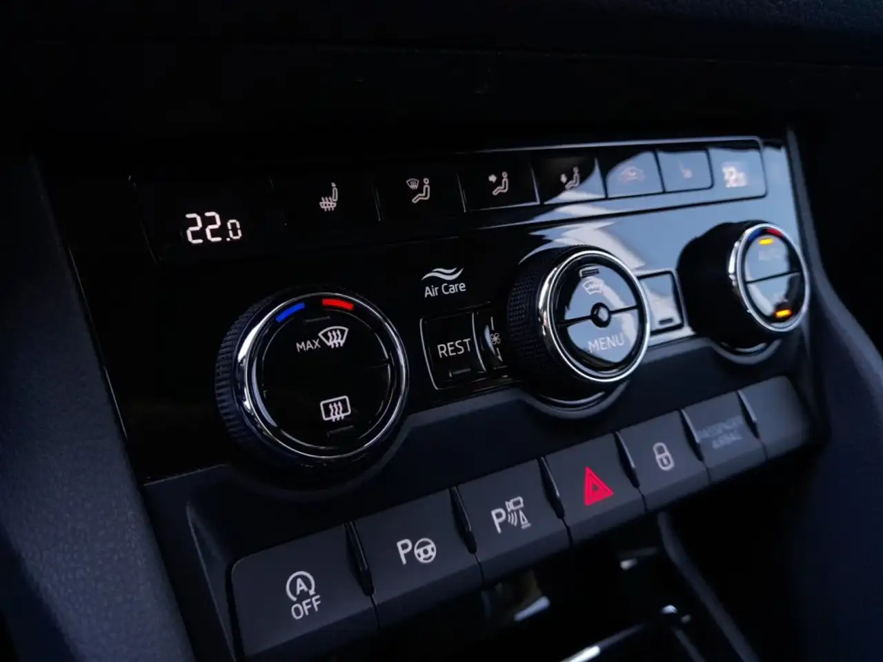 Skoda Kodiaq TOUR 2,0 TDI DSG *MATRIX-LED / 19 ZOLL / VIRTUELL / NAVI / AHV & KAMERA / ACC / E-KLAPPE* 6