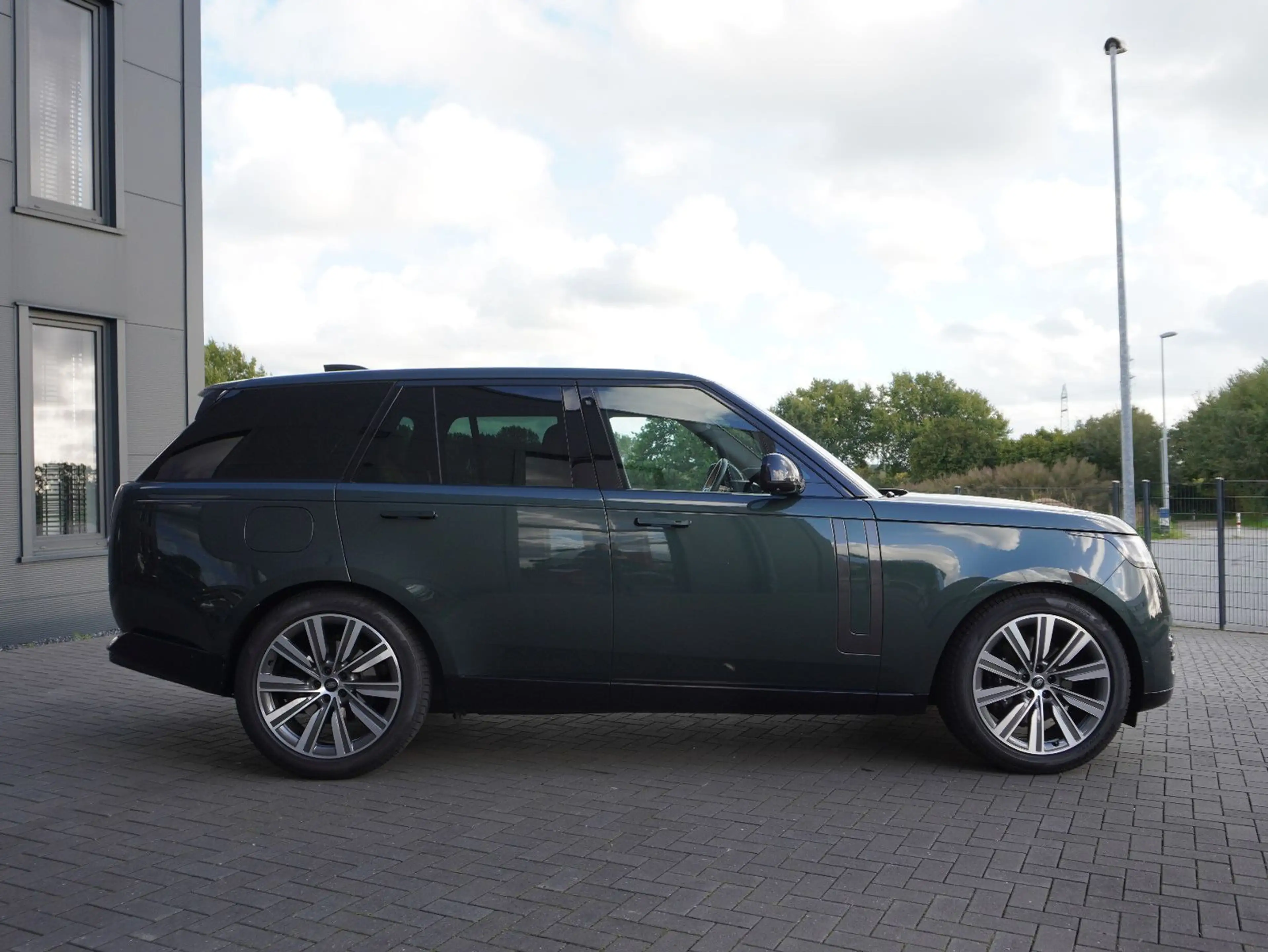 Land Rover Range Rover HSE D 350 — photo 2