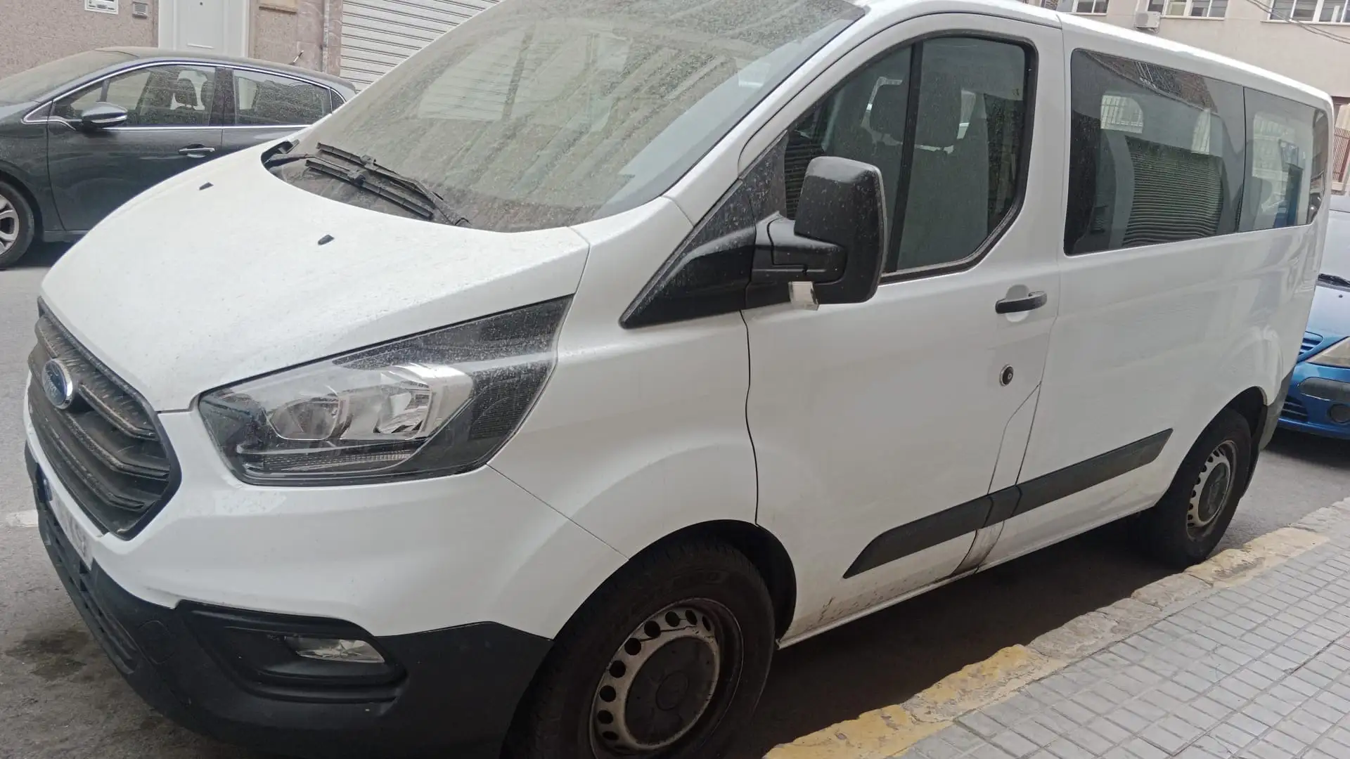 Ford Transit Custom Ford Transit Custom Kombi 310 L2, matriculada en 2018, con motor 2.0 TDCi de 105 CV. Blanco - 1