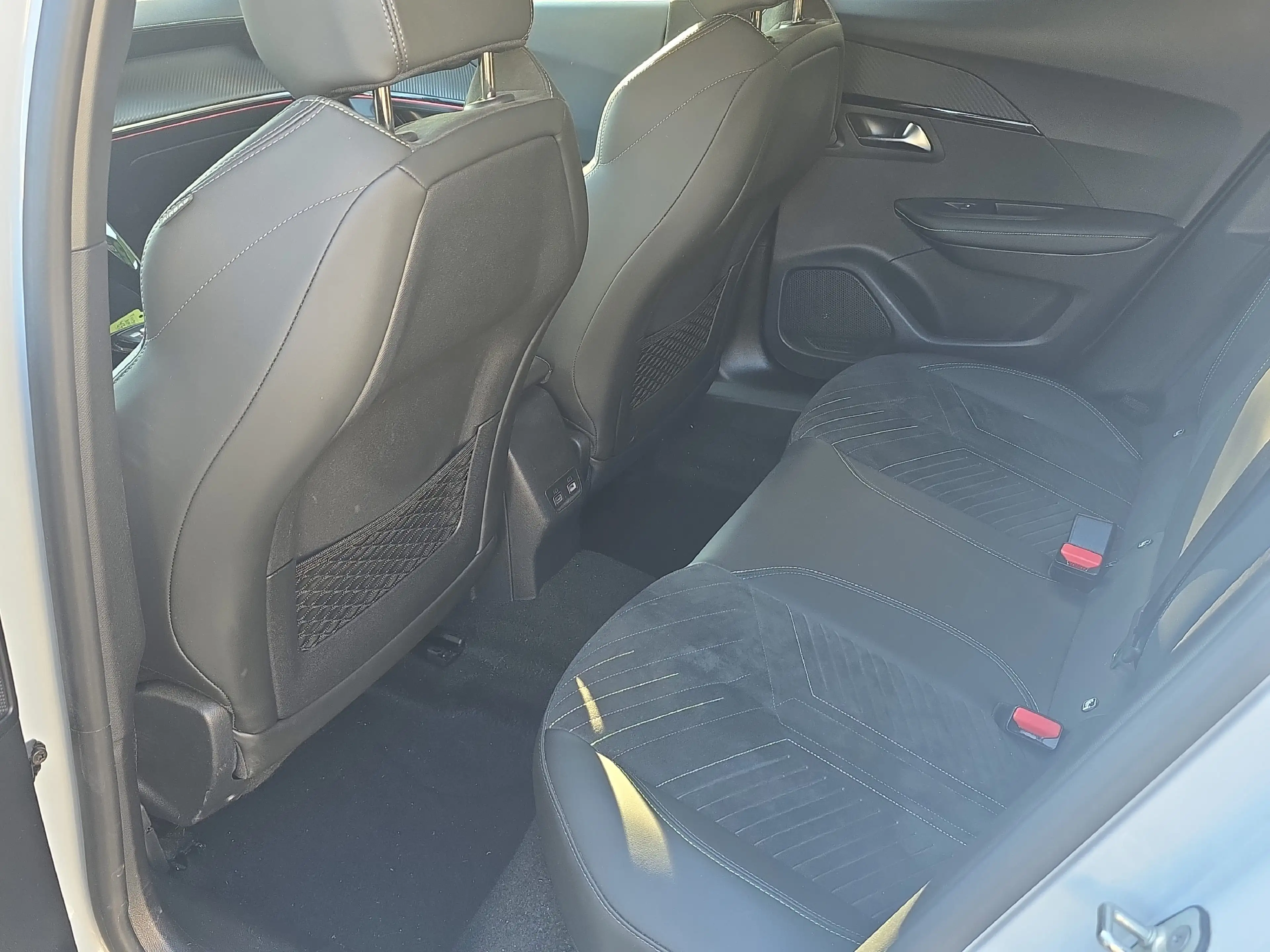 Peugeot 2008 1.2 PureTech 130 GT *Rückfahrkamera* — photo 10