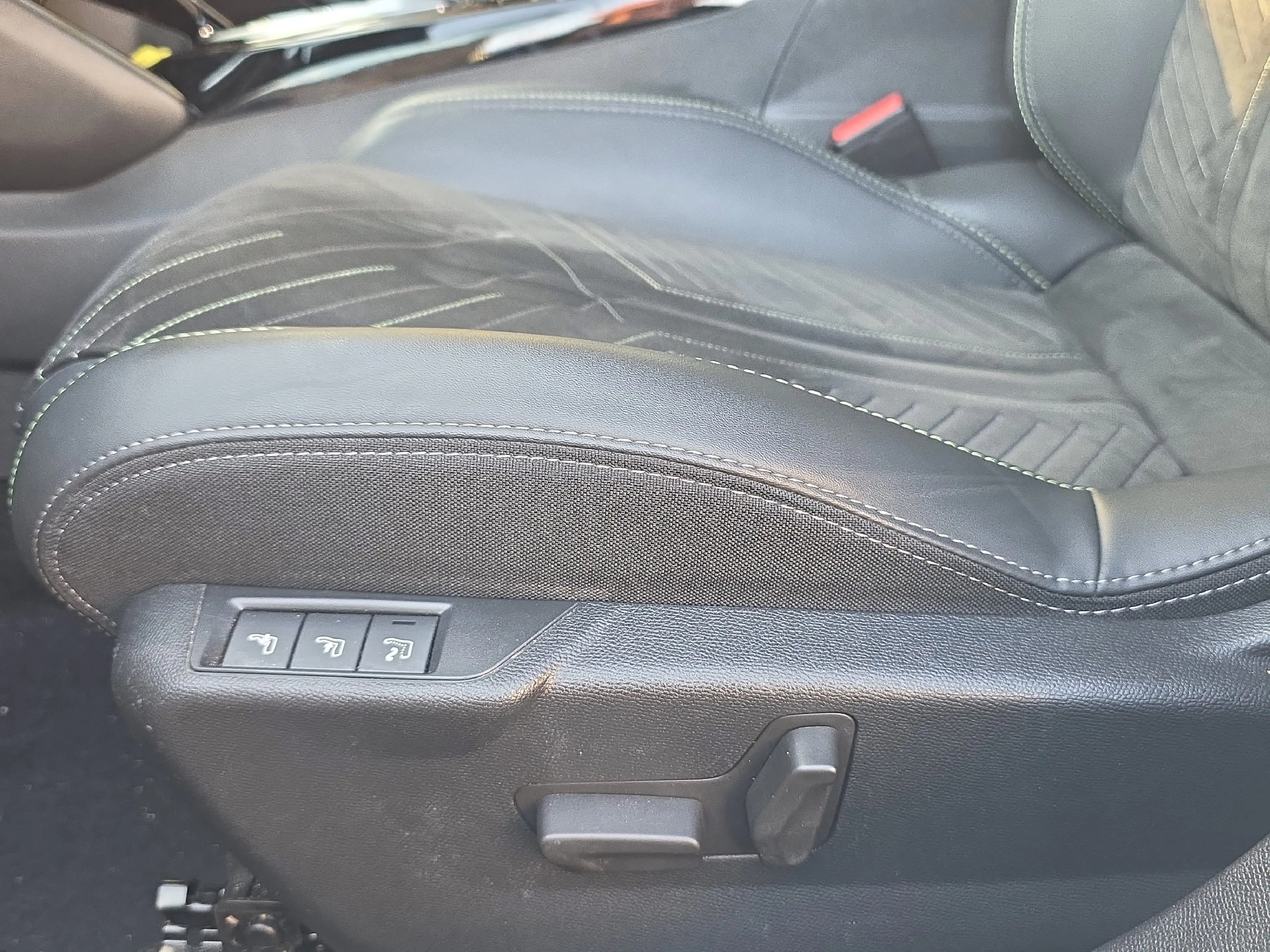 Peugeot 2008 1.2 PureTech 130 GT *Rückfahrkamera* — photo 14