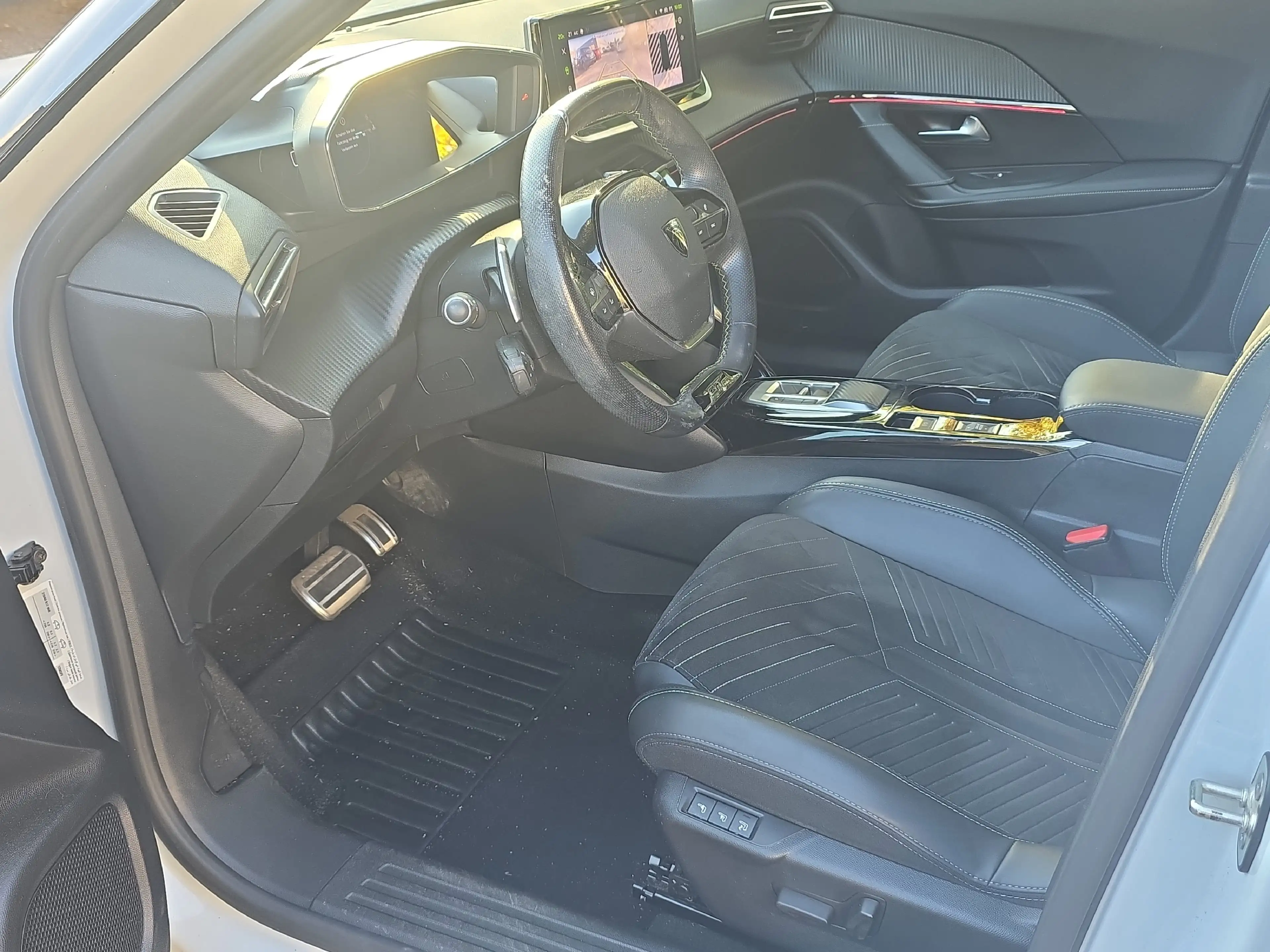 Peugeot 2008 1.2 PureTech 130 GT *Rückfahrkamera* — photo 9