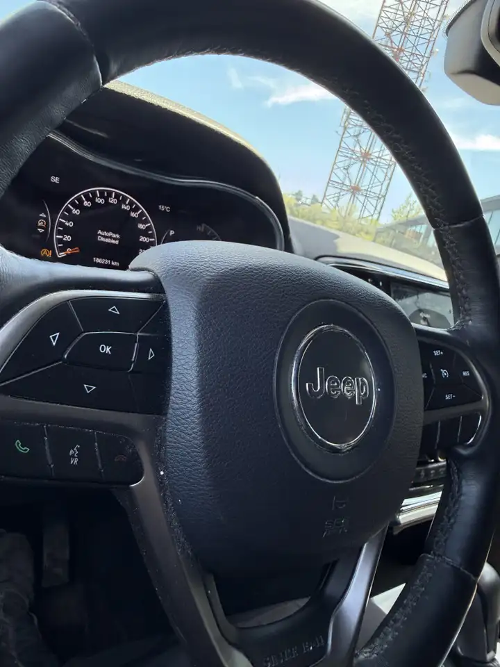 Jeep Grand Cherokee снимка Jeep Grand Cherokee
