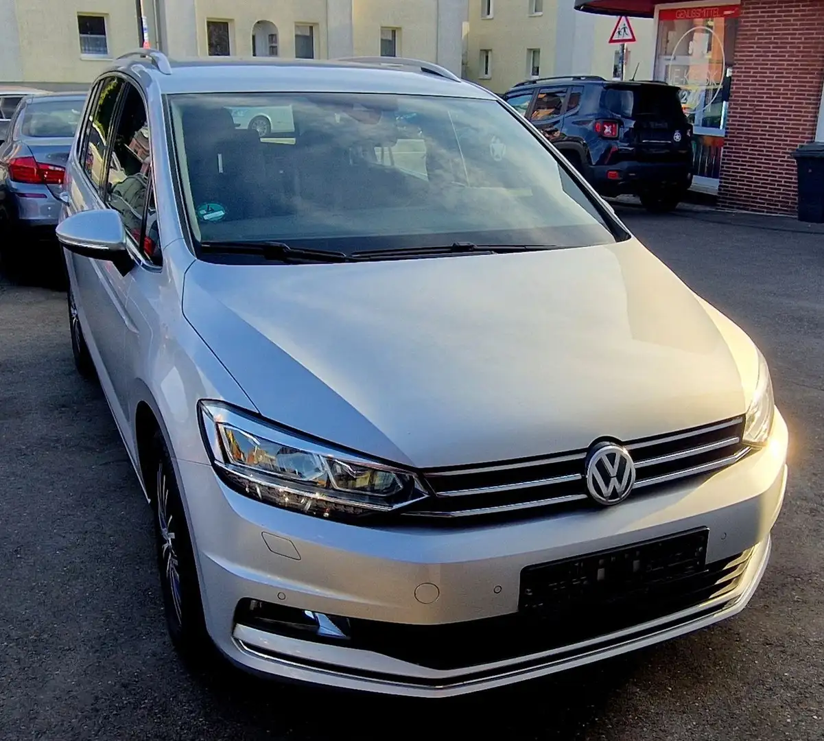 Volkswagen Touran Highline 2,0TDI    1.Hand/Navi/Kamera/AHK Argent - 2