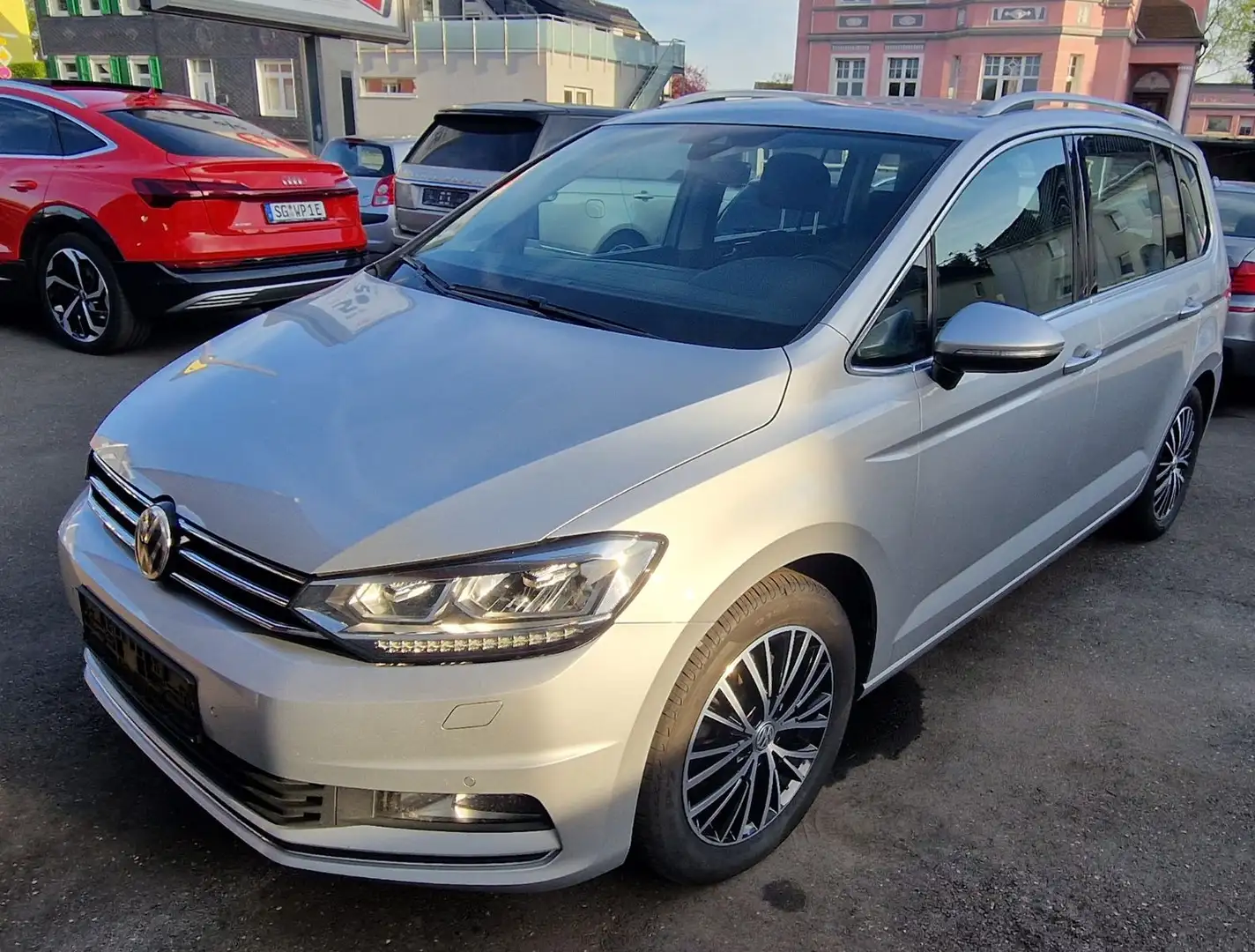 Volkswagen Touran Highline 2,0TDI    1.Hand/Navi/Kamera/AHK Argent - 1